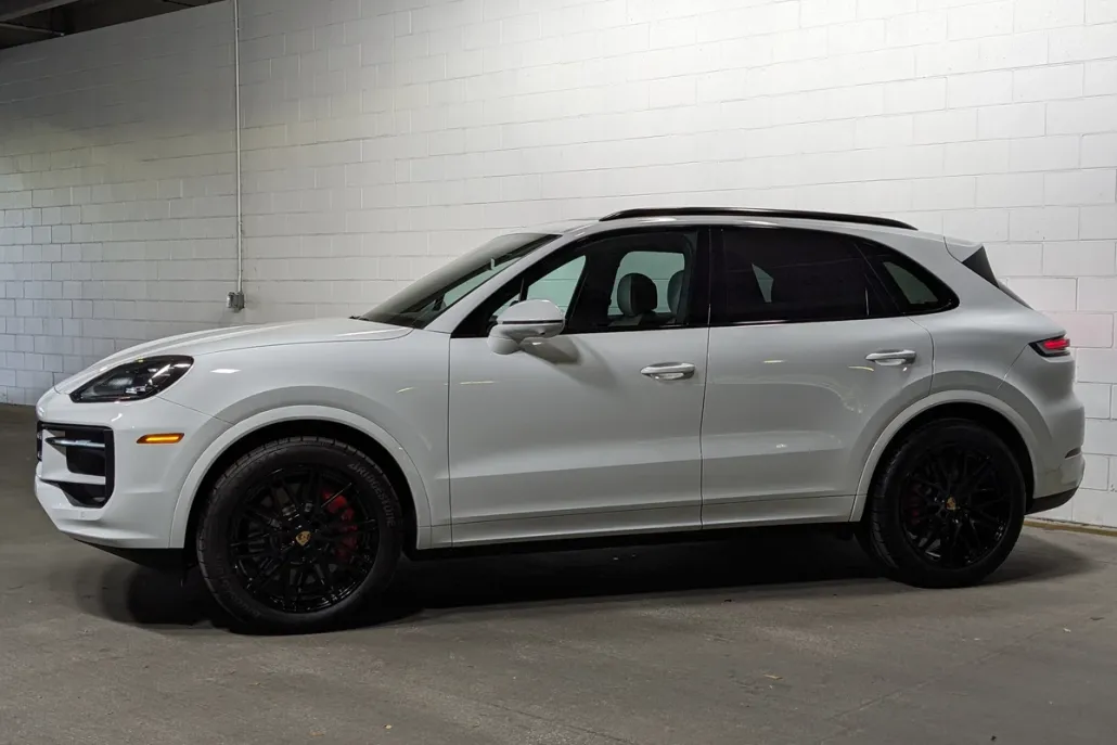 2024 Porsche Cayenne S photo 1