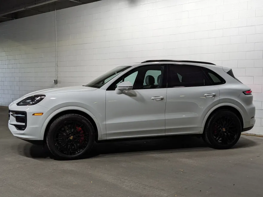 2024 Porsche Cayenne S photo 1