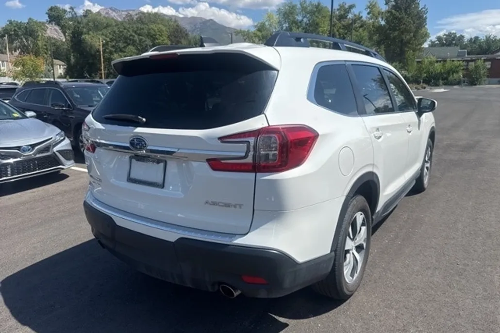2024 Subaru Ascent Premium photo 1