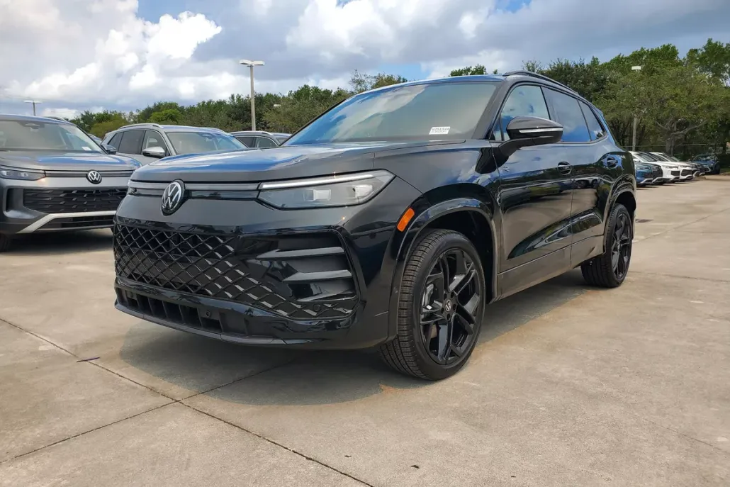 2025 Volkswagen Tiguan SE R-Line Black photo 1