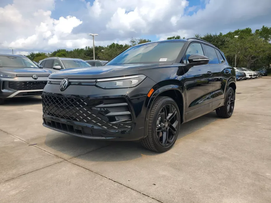 2025 Volkswagen Tiguan SE R-Line Black photo 1