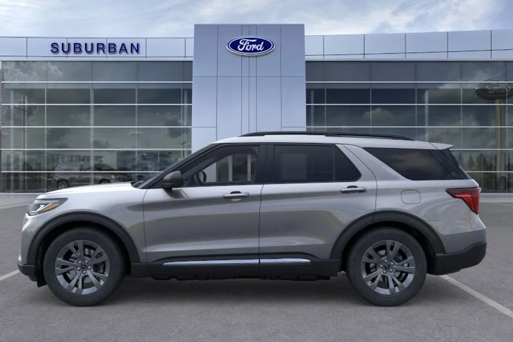 2025 Ford Explorer photo 1