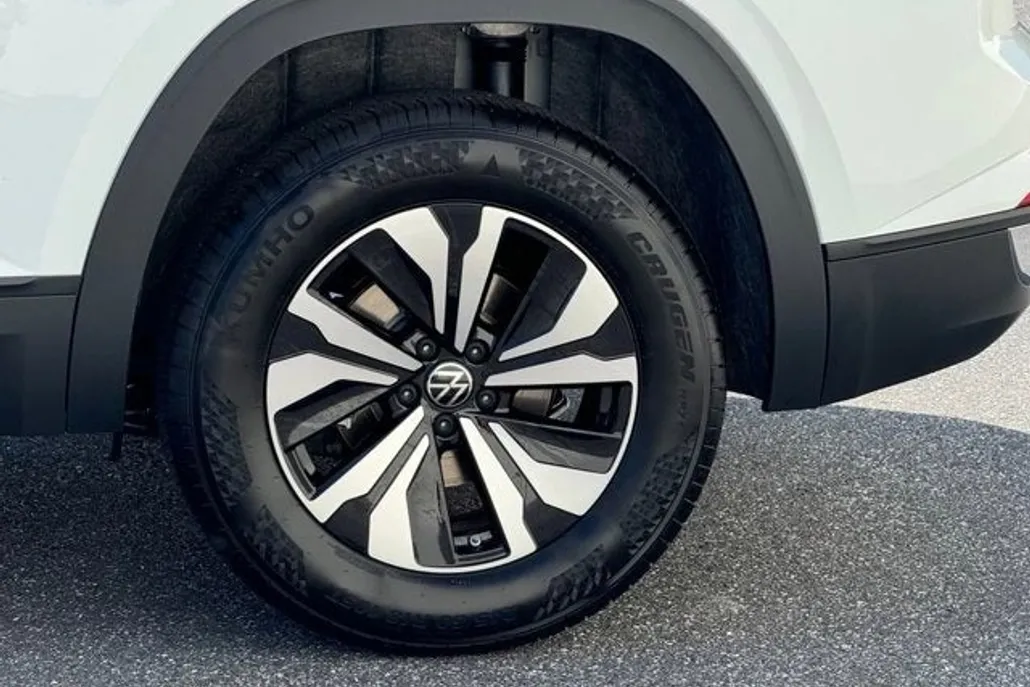 2025 Volkswagen Atlas Cross Sport SE photo 1