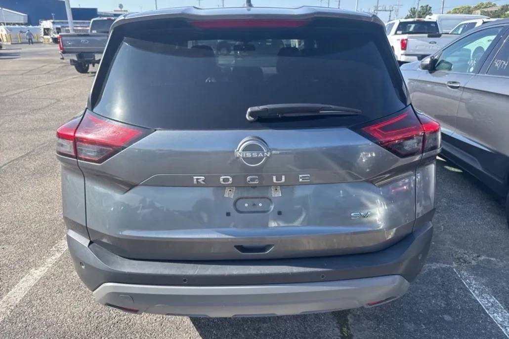 2023 Nissan Rogue SV photo 1