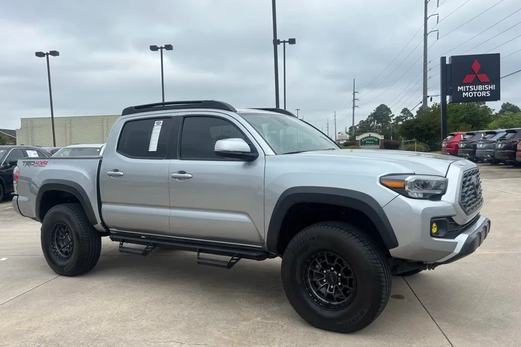 2023 Toyota Tacoma TRD Off-Road photo 1