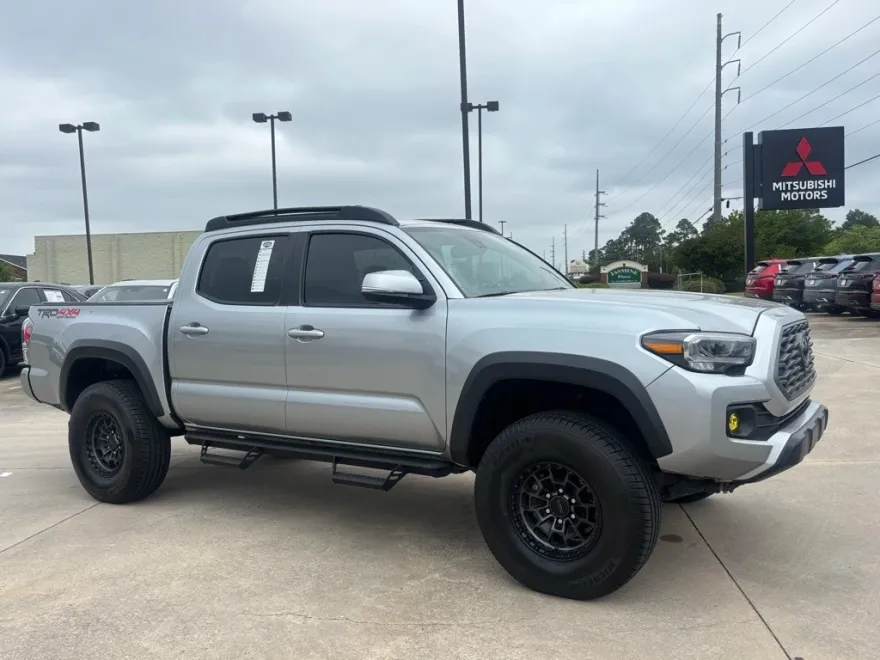 2023 Toyota Tacoma TRD Off-Road photo 1