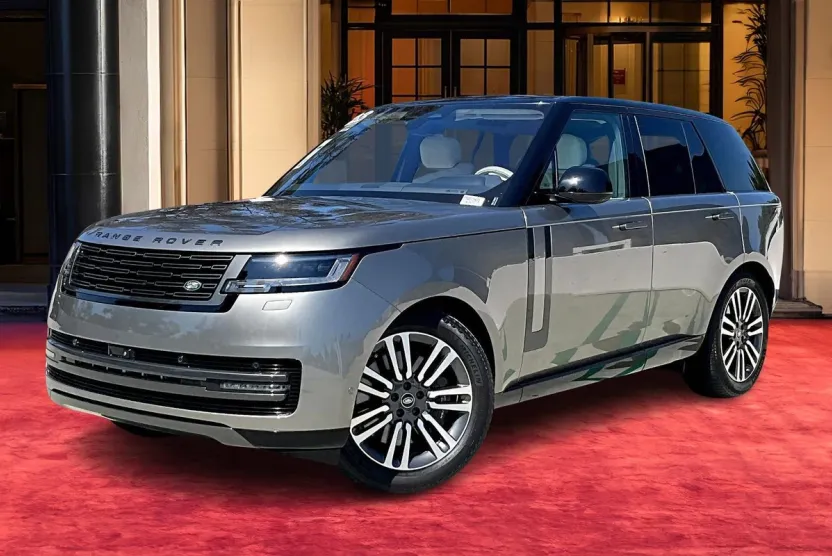2023 Land Rover Range Rover SE photo 1