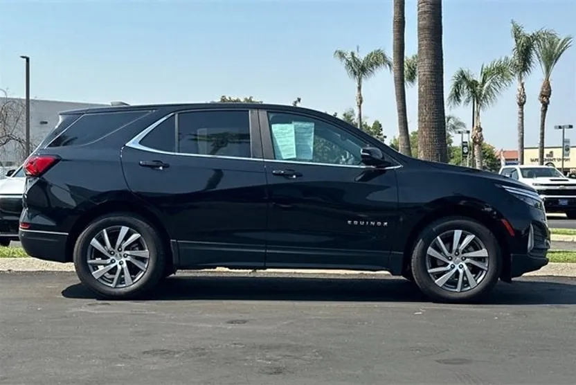 2024 Chevrolet Equinox LT photo 1