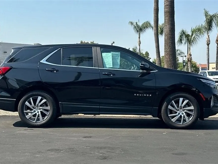 2024 Chevrolet Equinox LT photo 1