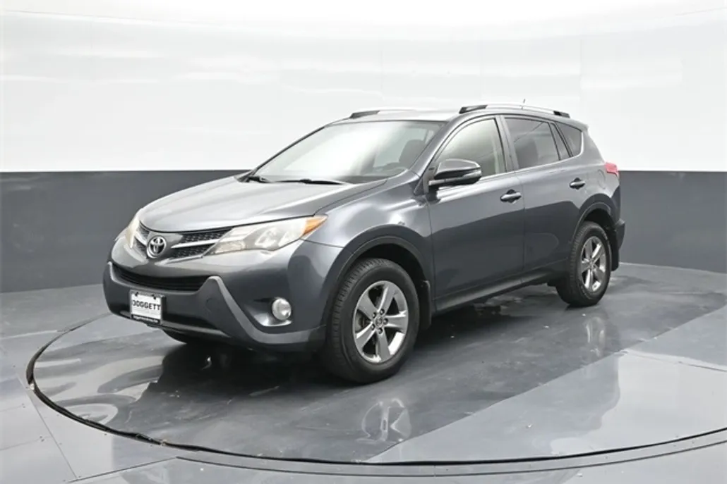 2015 Toyota RAV4 XLE photo 1