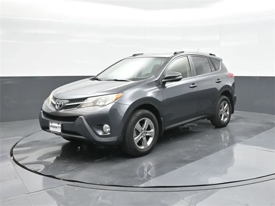 2015 Toyota RAV4 XLE photo 1