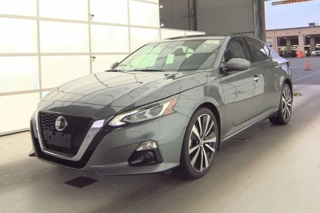 2022 Nissan Altima 2.5 Platinum photo 1