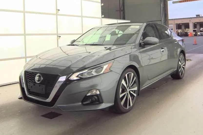 2022 Nissan Altima 2.5 Platinum photo 1