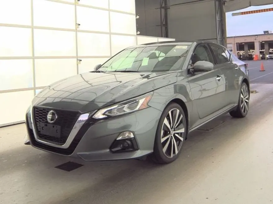2022 Nissan Altima 2.5 Platinum photo 1
