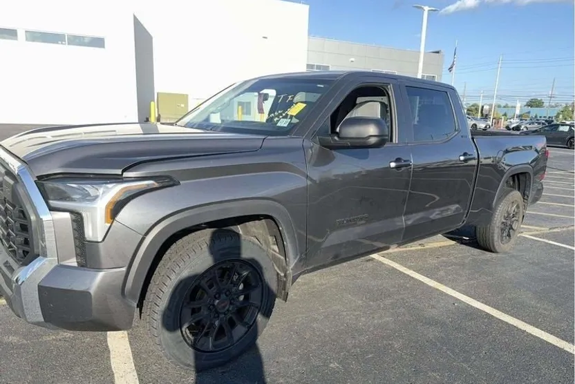 2023 Toyota Tundra SR5 CrewMax photo 1