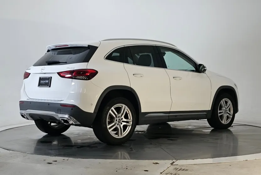 2023 Mercedes Benz GLA 250 4MATIC photo 1