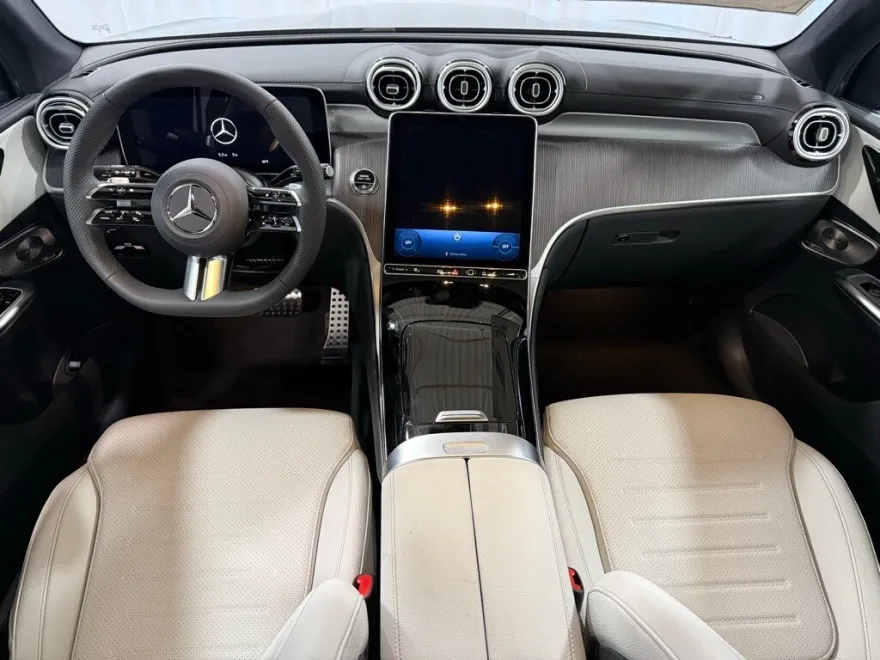 2026 Mercedes Benz GLC 300 4MATIC photo 1