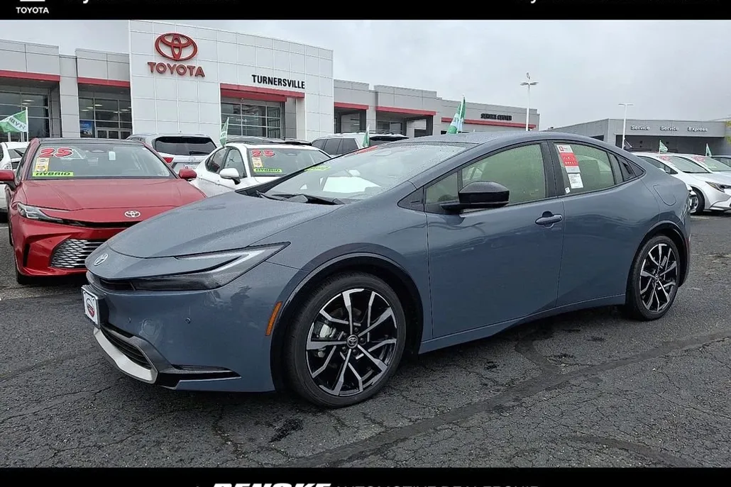 2026 Toyota Prius Plug-in Hybrid photo 1