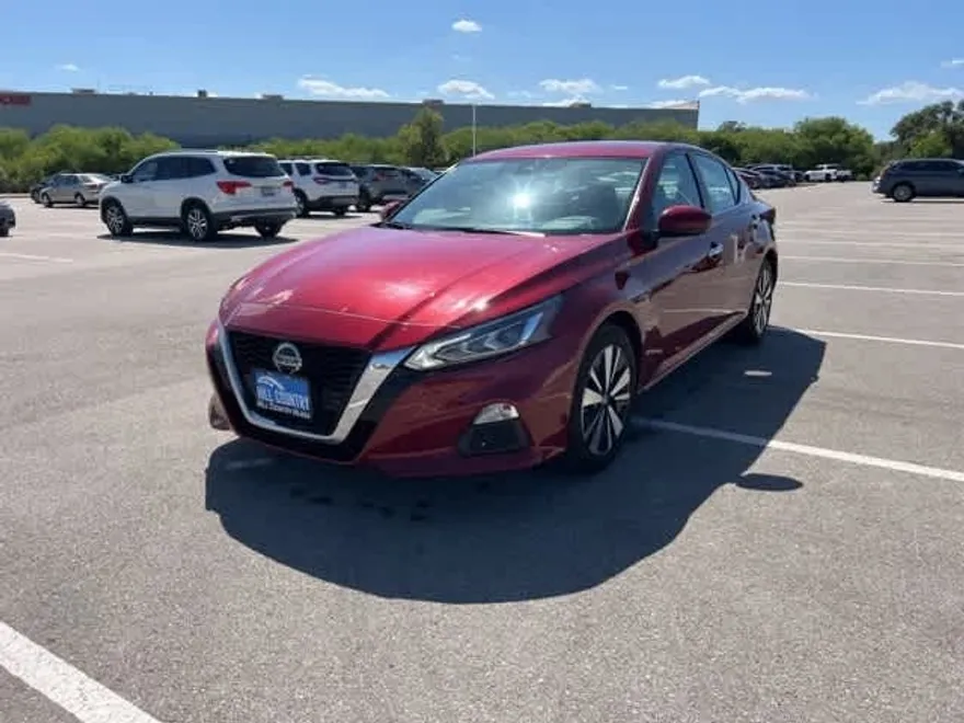 2022 Nissan Altima 2.5 SV photo 1