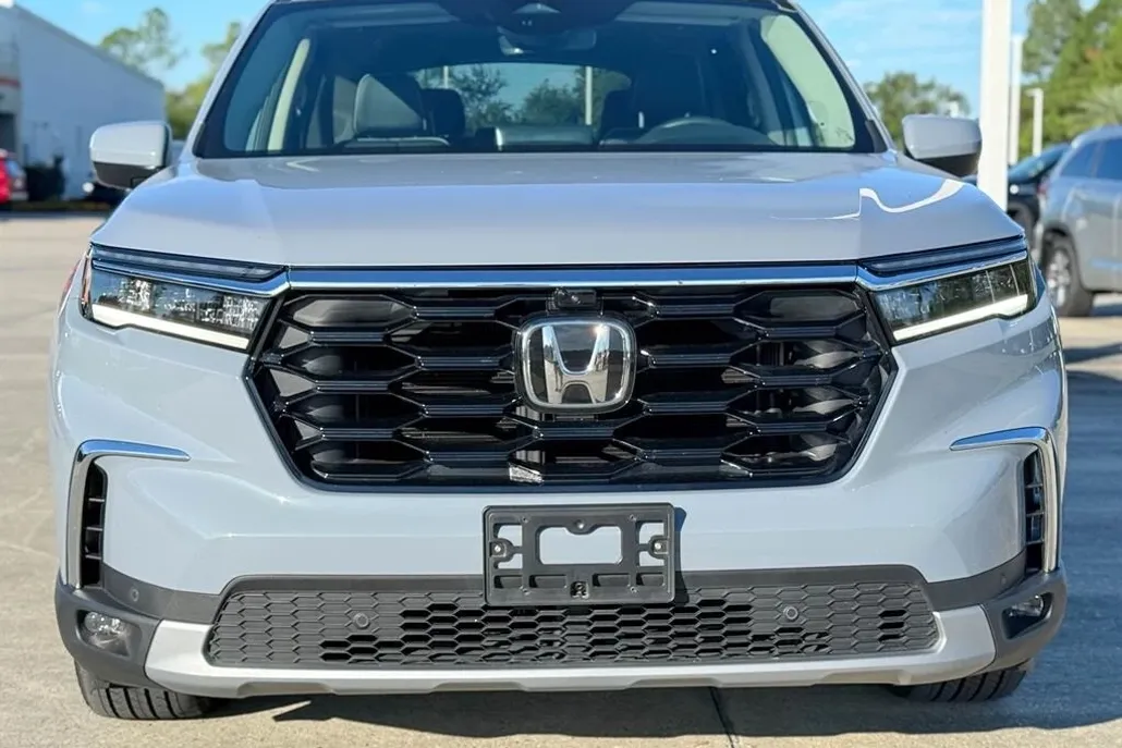 2025 Honda Pilot Elite photo 1