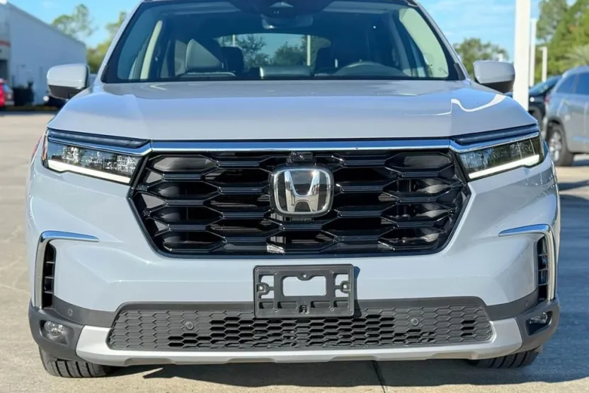 2025 Honda Pilot Elite photo 1