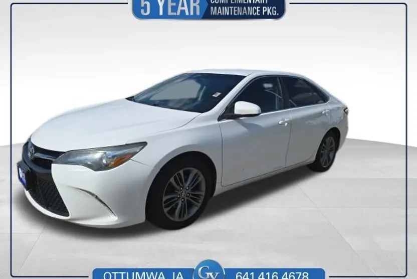 2016 Toyota Camry SE photo 1