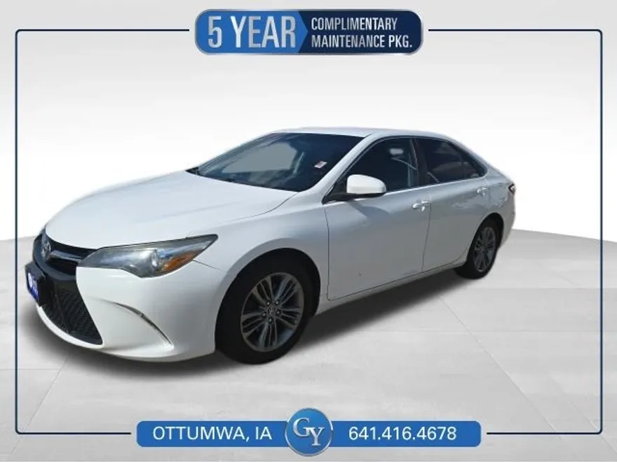 2016 Toyota Camry SE photo 1