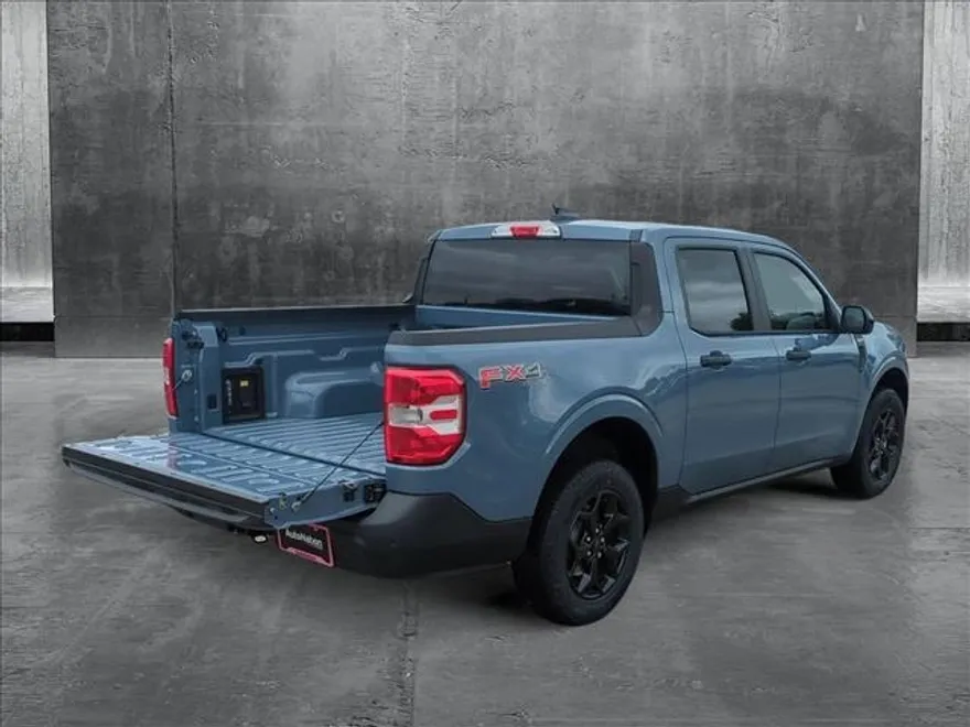 2025 Ford Maverick XLT photo 2
