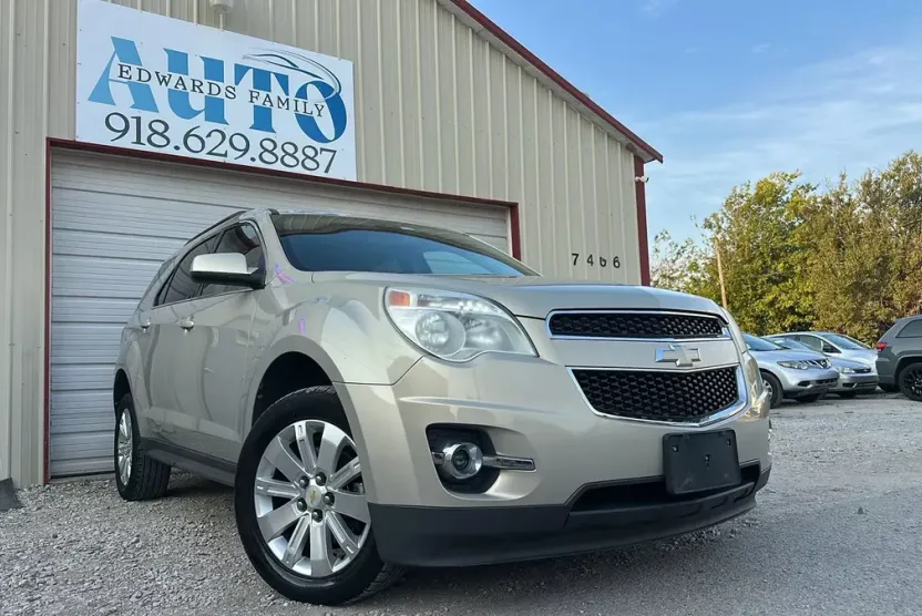 2011 Chevrolet Equinox LT photo 1