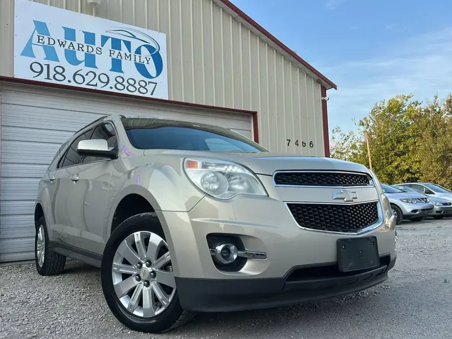 2011 Chevrolet Equinox LT photo 1