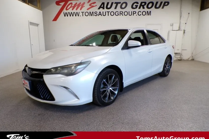 2015 Toyota Camry XSE photo 1