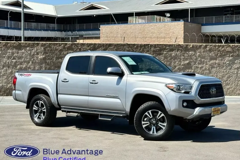 2018 Toyota Tacoma TRD Sport photo 1