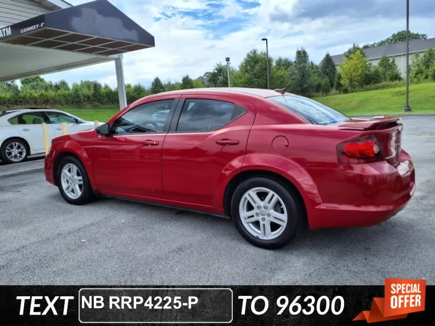 2013 Dodge Avenger SE photo 1