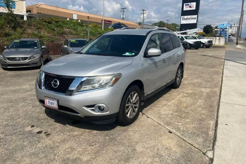 2014 Nissan Pathfinder SL photo 1