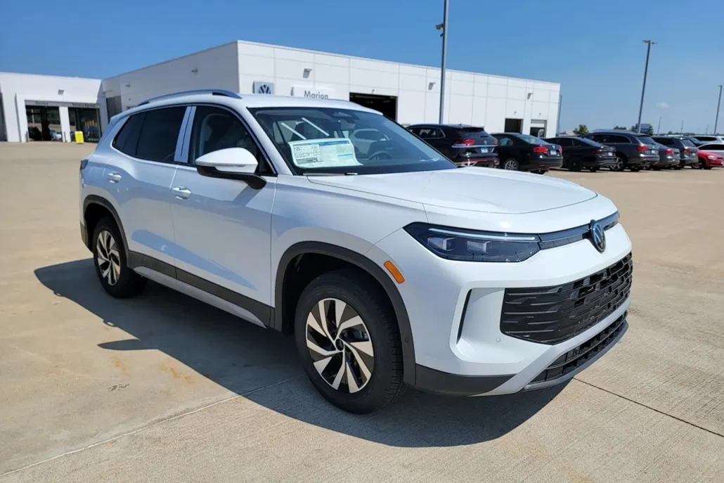 2025 Volkswagen Tiguan S photo 1