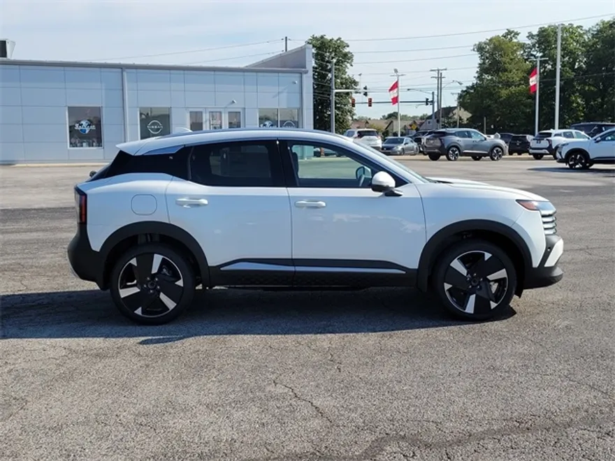2025 Nissan Kicks SR photo 1