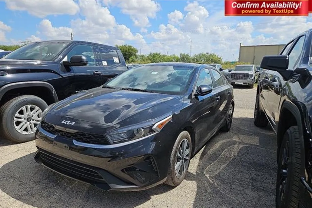 2024 Kia Forte LXS photo 1