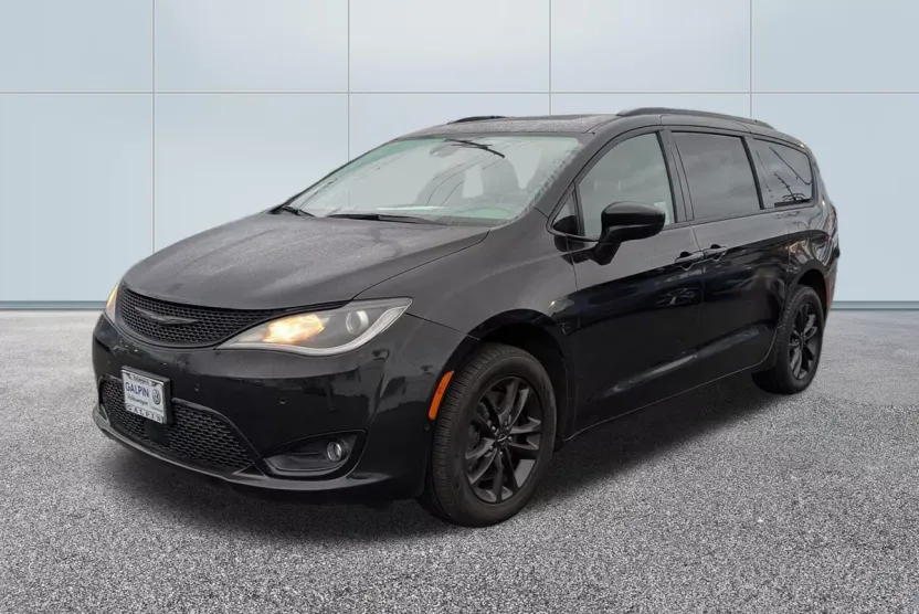 2020 Chrysler Pacifica Touring L photo 1