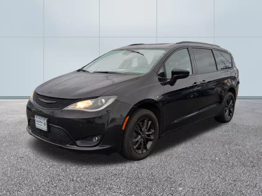 2020 Chrysler Pacifica Touring L photo 1