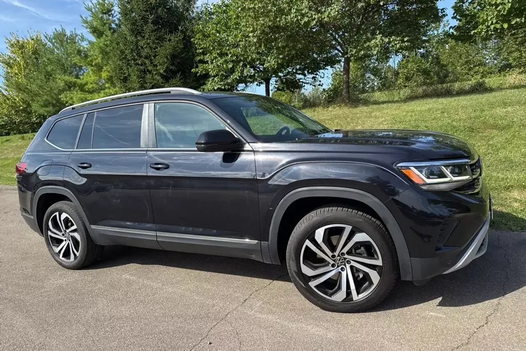 2022 Volkswagen Atlas SEL photo 1