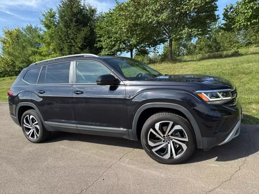 2022 Volkswagen Atlas SEL photo 1