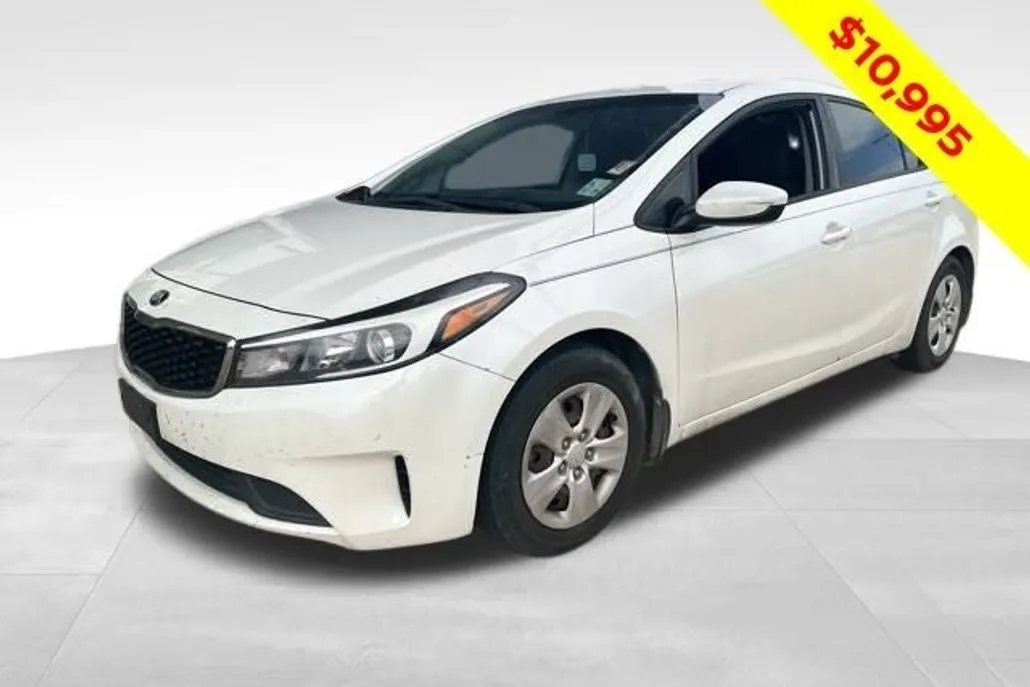 2017 Kia Forte LX photo 1