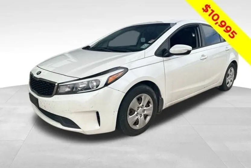 2017 Kia Forte LX photo 1