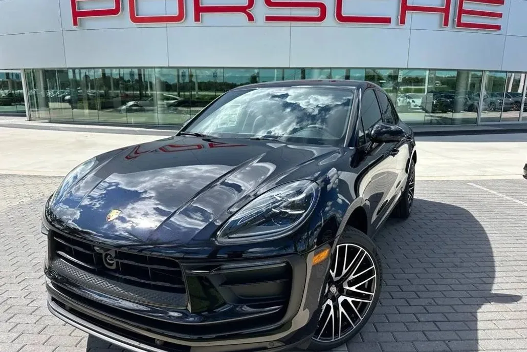 2026 Porsche Macan T photo 1