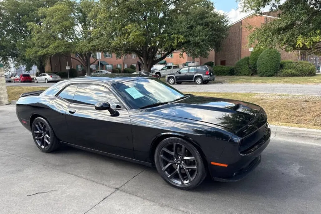 2019 Dodge Challenger R/T photo 1