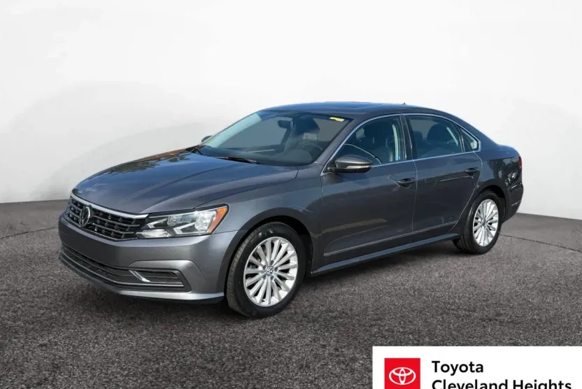 2016 Volkswagen Passat SE photo 1