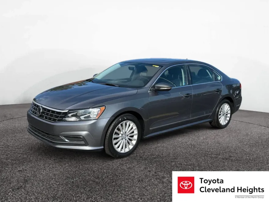 2016 Volkswagen Passat SE photo 1