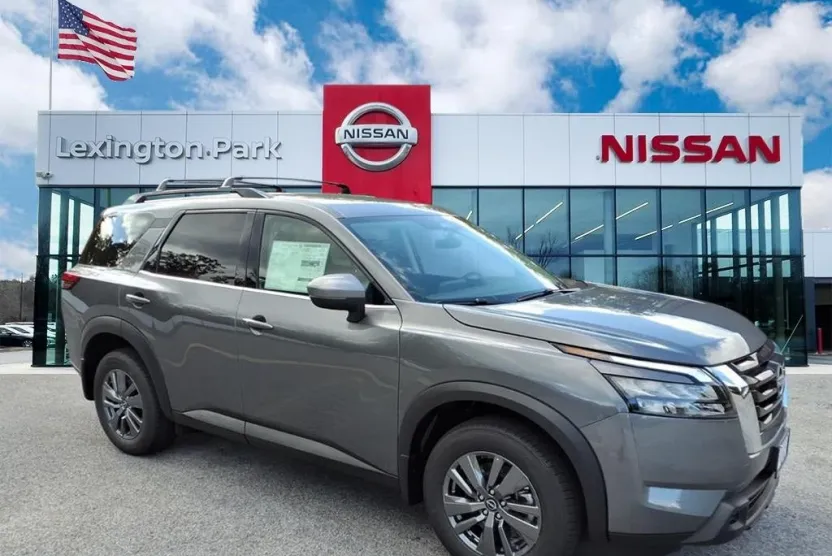 2025 Nissan Pathfinder SV photo 1
