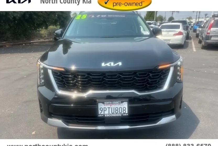 2025 Kia Sorento S photo 1