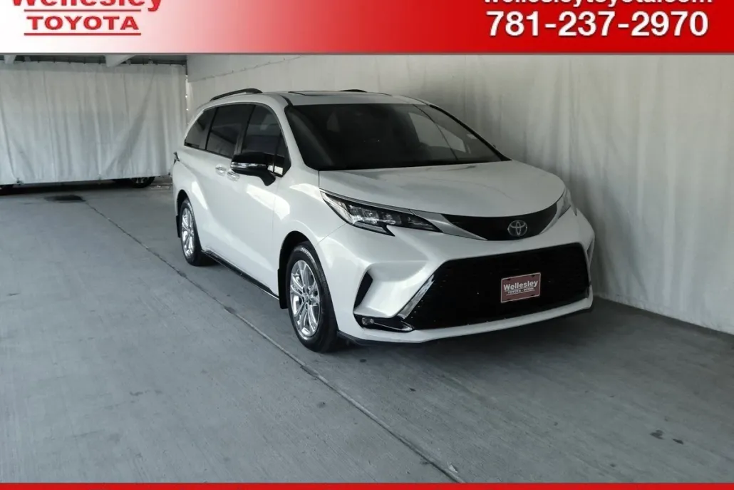 2023 Toyota Sienna photo 1